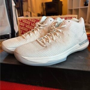 Jordan Men's Cream Sneakers